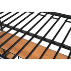 Lit mezzanine en métal pour deux personnes avec table intégrée, étagères de rangement, garde-corps et échelles